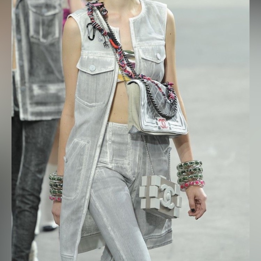 โS๐
พ๏ธLDโ Chanel Runway Distressed Denim CC Buttons Jacket Dress